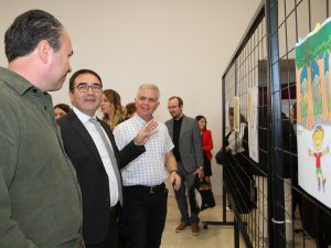 İ̇letişimciler ‘İ̇letişim Ve Mizah’ Temalı Söyleşiye Yoğun İlgi Gösterdi