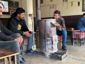 Yılın 6 Ayını Kar Altında Geçiren Karlıova’da, Sobalar Tütmeye Başladı