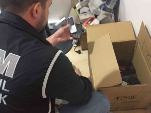 İ̇stanbul’da Yüzlerce Kaçak Telefon Ele Geçirildi