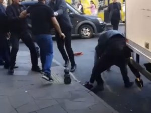 İ̇stanbul’da Trafik Kavgasını Ayırmaya Çalışan Zabıta Darp Edildi