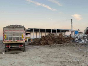 Kamyon Şoförü Yük Götürdüğü Fabrikada Şüpheli Bir Şekilde Öldü