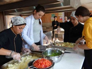 Muş’taki 5 Okula Ücretsiz Yiyecek Hizmeti