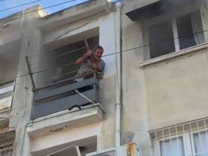 Yangında Mahsur Kalan Yaşlı Adamı İtfaiye Ekipleri Kurtardı
