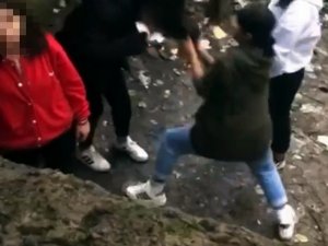 Genç Kızı Dövüp, Saçından Tutup Sürüklediler