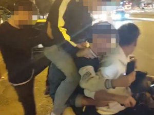 Elektrikli Bisiklete 6 Kişi Binip Yola Çıkmaya Çalıştılar, Hareketleriyle ’Pes’ Dedirttiler