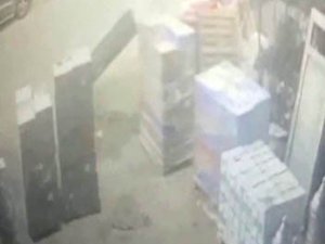 İ̇kitelli Esenler Sanayi Sitesindeki İşyerindeki Patlama Anı Kamerada