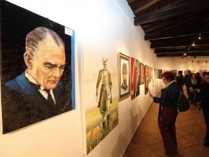 İ̇zmit’te "Cumhuriyet Ve Biz" Sergisi Açıldı