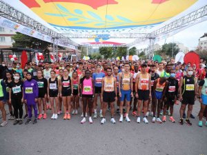 Zeytinburnu’nda Bin 242 Sporcu Cumhuriyet İçin Koşacak