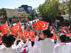Siverek’te Öğrenciler 29 Ekim’i Coşkuyla Kutladı
