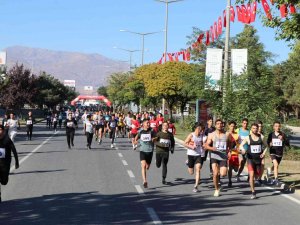 Erzincan’da Cumhuriyet Koşusu Yapıldı