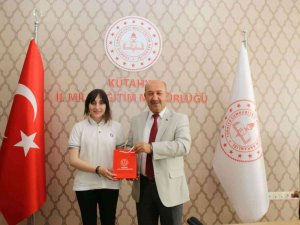 Kütahya’da Ahilik Haftası Afiş Yarışmasında Dereceye Giren Öğrenciler Ödüllendirildi