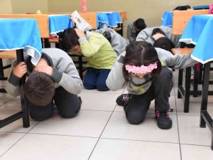 Karabük’te Okullarda Deprem Ve Afet Tatbikatı Yapıldı