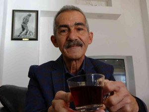 Günde 90 İle 120 Bardak Çay Tüketiyor