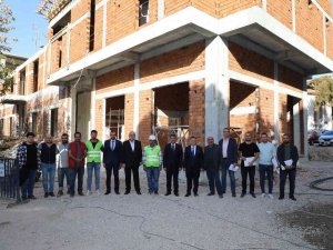 Başkan Çelik, Millet Kütüphanesi Ve Gençlik Merkezi İnşaatını İnceledi