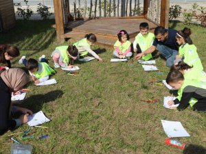 Öğrenciler Orman Okulu’nda Hem Eğleniyor Hem Keşfediyor