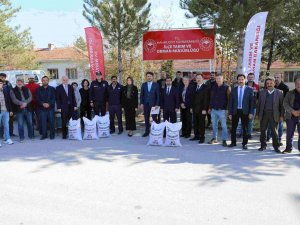 Eskişehir’de Çiftçilere Macar Fiği Tohumu Dağıtıldı