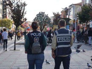 Polis Ekiplerinden Kalabalık Noktalarda Huzur Ve Güven Uygulaması