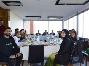 Rektör Özölçer, Öğrenci Temsilcileriyle Bir Araya Geldi