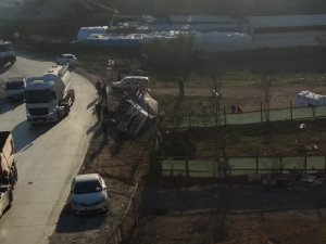 Beton Mikserin Altında Kalan Sürücü Ağır Yaralandı