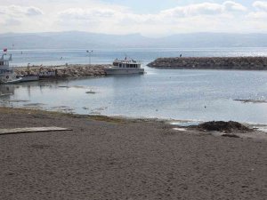 Van Gölü’nde Su Seviyesinin Azalması Balıkçıları Endişelendirdi