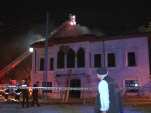 Konya’da Tarihi Bina Alev Alev Yandı