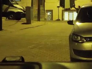 Etrafa Baktı, Kuruması İçin Dışarı Asılan Kıyafetleri Çaldı