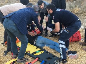 Motosiklet Şarampole Uçtu: 1’i Ağır 2 Yaralı