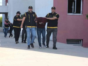 Bir Şahsı Sokak Ortasında Soyup Yüzünü Jiletle Kesen 3 Kişi Tutuklandı