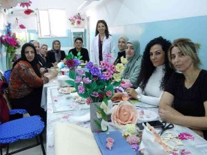 Çiçekçilik Kursu Onlara Terapi Gibi Geliyor