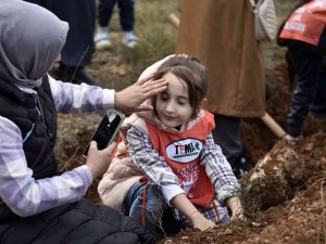 Cumhuriyet Bayramı’nda 200 Fidanı Toprakla Buluşturdular