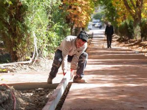 Ressam Ahmet Yakupoğlu Parkı’nda Yenileme Çalışmaları Devam Ediyor