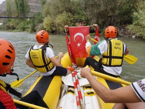 Şırnak’ta Cumhuriyet Bayramı Rafting İle Kutlandı