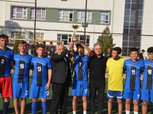 Kırkağaç’ta 29 Ekim Futbol Turnuvasında Şampiyon Anadolu İ̇mam Hatip Lisesi