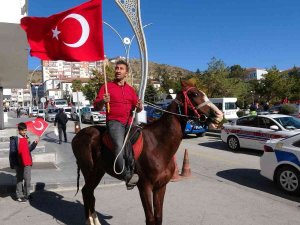29 Ekim Cumhuriyet Bayramı Kutlamalarına At Sırtında Katıldı