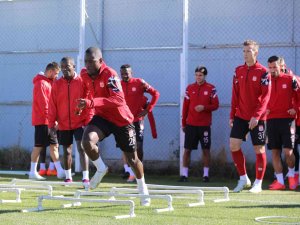 Sivasspor, Antalyaspor Maçına 3 Puan Parolasıyla Hazırlanıyor