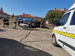 Otomobilde Cansız Bedeni Bulunan 2 Kişi Karbonmonoksit Gazından Zehirlenmiş