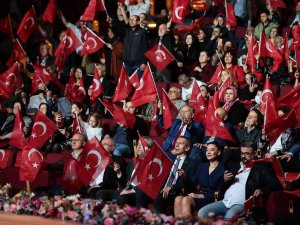 Denizli’de Cumhuriyet Konseri İzleyenleri Mest Etti