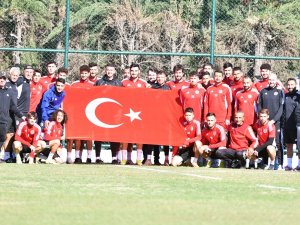 Antrenman Öncesi Cumhuriyet Bayramını Kutladılar
