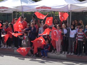 Siirt’te Bayrama Çocukların Bayrak Sevgisi Damga Vurdu