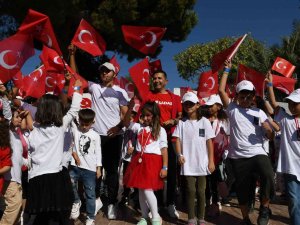 Kuşadası’nda Cumhuriyet Çocukları Spor Şenliği Yapıldı