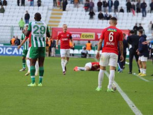 Konyaspor - Kasımpaşa Maçının Son Dakikalarında Tartışma Çıktı