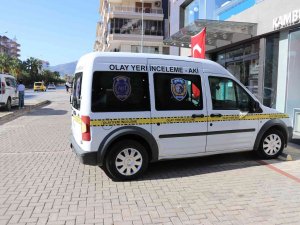 Emekli Öğretmen Yalnız Yaşadığı Dairede Ölü Bulundu