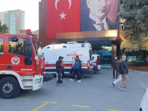 Kendine Zarar Veren Şahıs Belediye Binasında Kendini Lavaboya Kilitledi