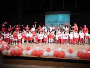 Minik Öğrencilerin 29 Ekim Gösterisi Büyük İlgi Gördü