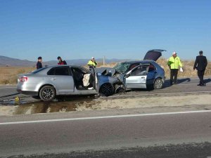 Uşak’ta Trafik Kazası: 1 Ölü, 4 Ağır Yaralı