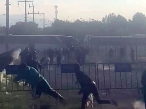 Taraftarlar Birbirine Girdi, Silah Sesleri Korkuttu