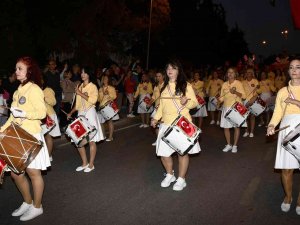 Kuşadası 5 Kilometre Uzunluğundaki Kortej İle Cumhuriyet İçin Yürüdü