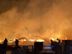 Mersin’de Palet Fabrikasında Korkutan Yangın