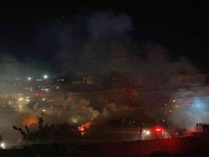 Mersin’de Palet Fabrikasındaki Yangın Kontrol Altına Alındı