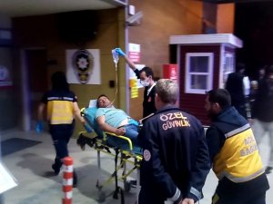 İ̇ki Grup Arasında Bıçaklı Kavga: 2 Yaralı